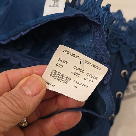 - FREDERICKS OF HOLLYWOOD LACE BROCADE/UNDERWEAR SET SIZE 36 - Picture 10 of 10